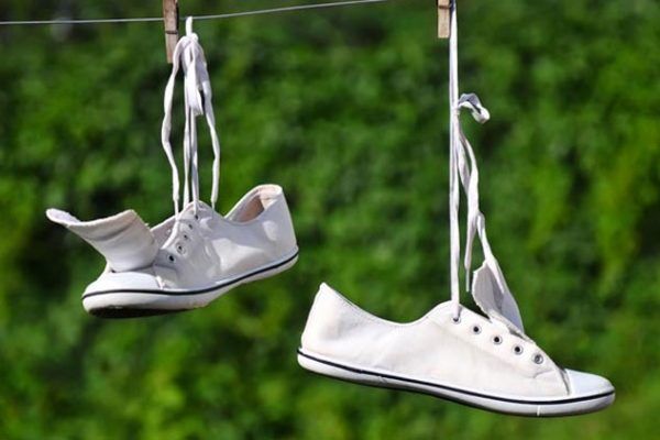 Mẹo giặt giày trắng không bị ố vàng dễ thực hiện tại nhà